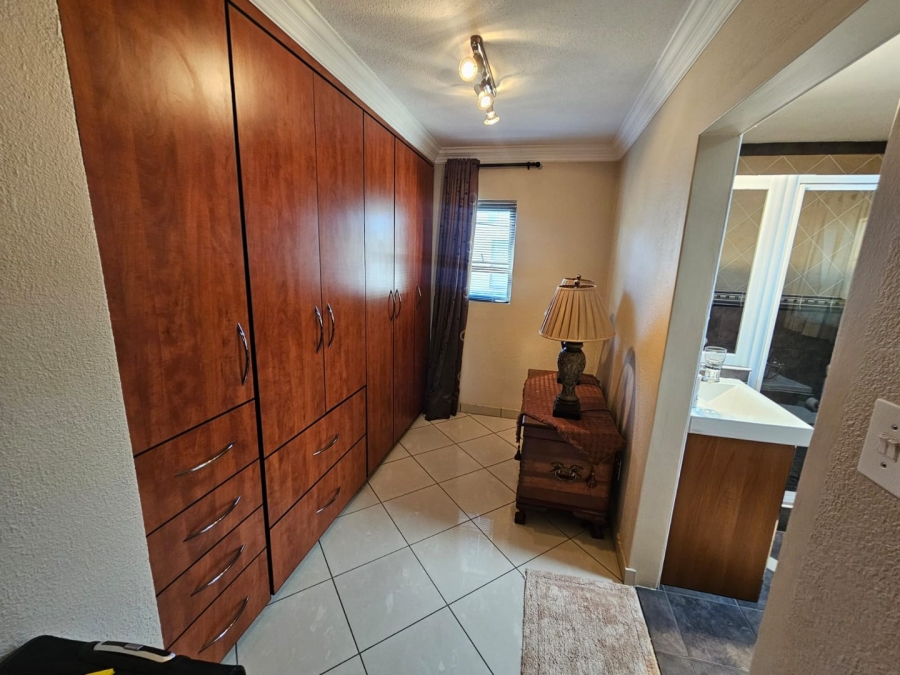 5 Bedroom Property for Sale in Vaalpark Free State
